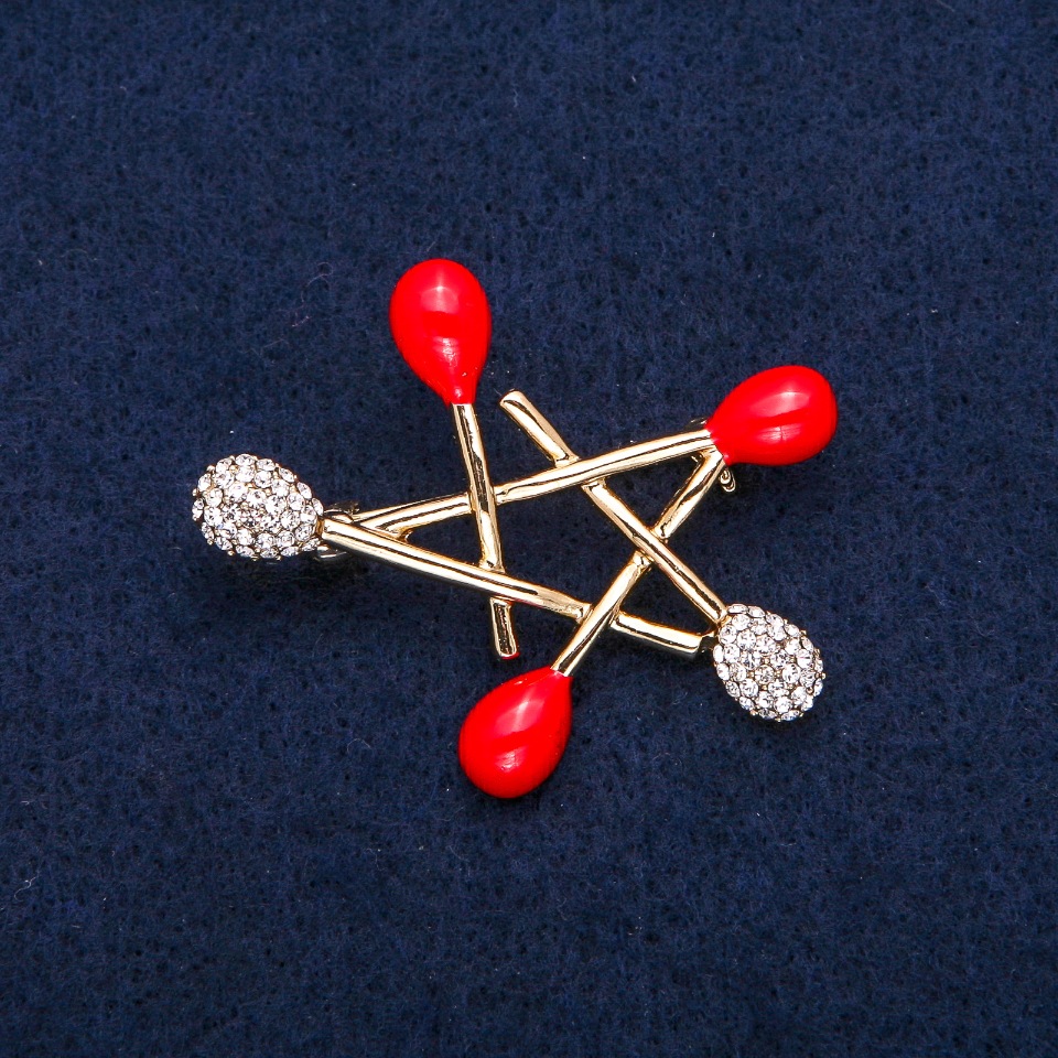 Brooch Star red enamel and white crystals, gold-tone metal 36x44mm