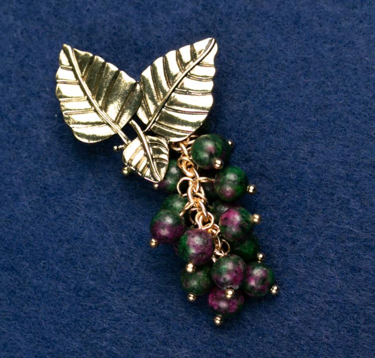 Brooch with natural zoisite stone 'Twig with berries', gold-tone metal 60x35mm