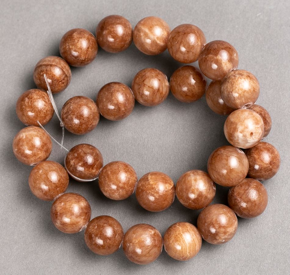 Beads 'Selenite' (synthetic acrylic) on thread, smooth spheres, 14.5 mm diameter, 40 cm length