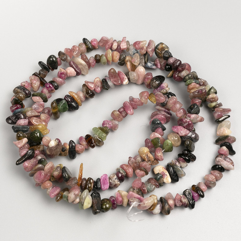 Tourmaline chip beads on a long thread, diameter 8-10×3 mm, length 80 cm+