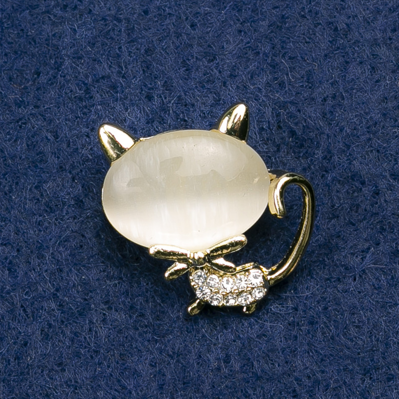 Brooch 'Cat' with White Cat's-Eye Stone and White Crystals, Gold-Tone Metal 24x23 mm
