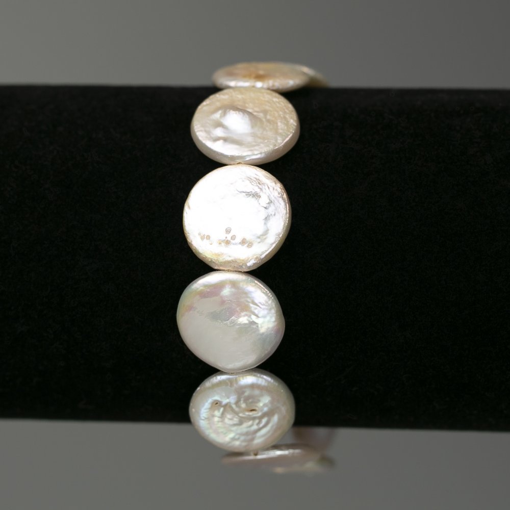 Baroque Pearl Coin Bracelet in Gasoline Shade, diameter 16 mm ±, length 18 cm ± (stretch)