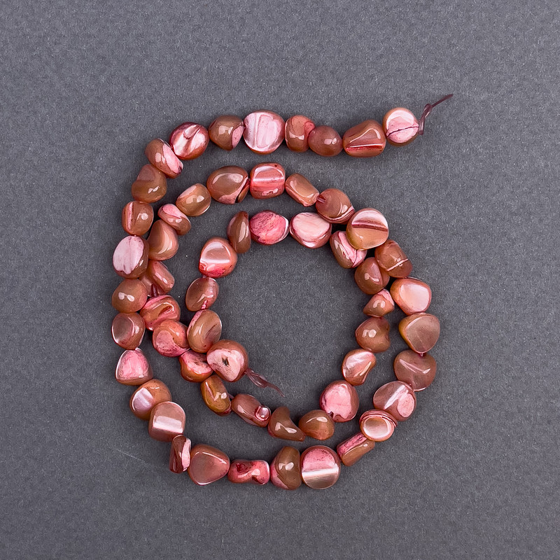 Beads of dyed brown mother-of-pearl, faceted, 8x6 mm, length 41 cm on thread