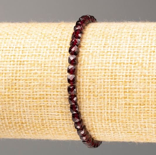Garnet bracelet with natural stones, faceted cubes, 4 mm diameter, 18 cm length (stretch)