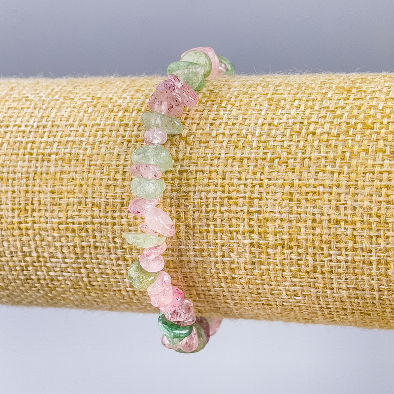 Bracelet with natural quartz – assorted quartz chips, natural stone, 7×3 mm diameter, 18 cm length (stretch)