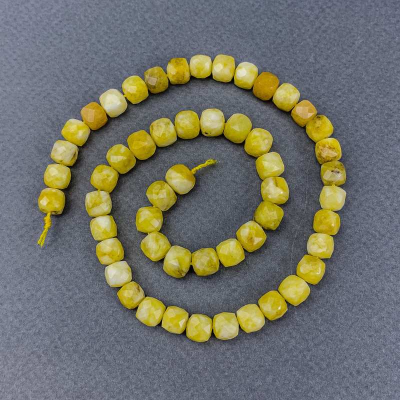 Yellow jadeite beads, natural stone, faceted cube on thread, diameter 7.5×7.5 mm, length 38 cm