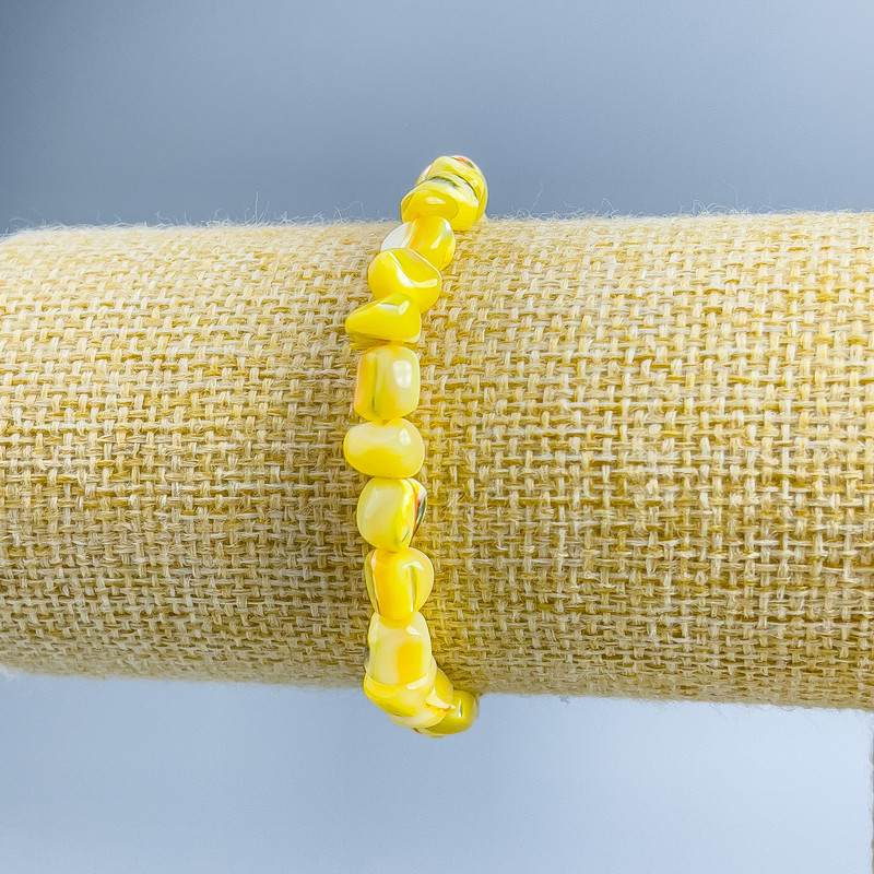 Yellow mother-of-pearl bracelet, faceted beads, diameter 8×6 mm +/-, length 18 cm (stretch)