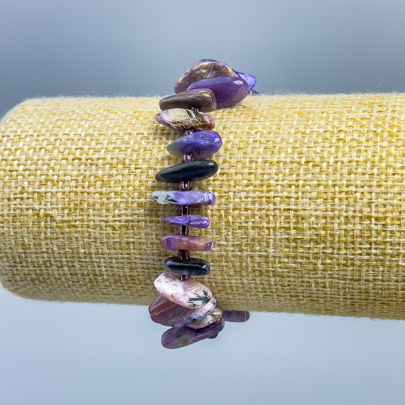 Charoite Bracelet, natural chipstone 'Needle', diameter 25×3–12×2 mm ± with beads, bead diameter 2 mm, length 18 cm (stretch)