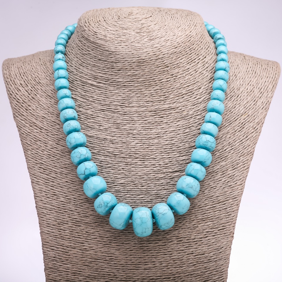 Necklace 'Turquoise' discs with increasing sizes, diameter 8-20 mm, length 48 cm