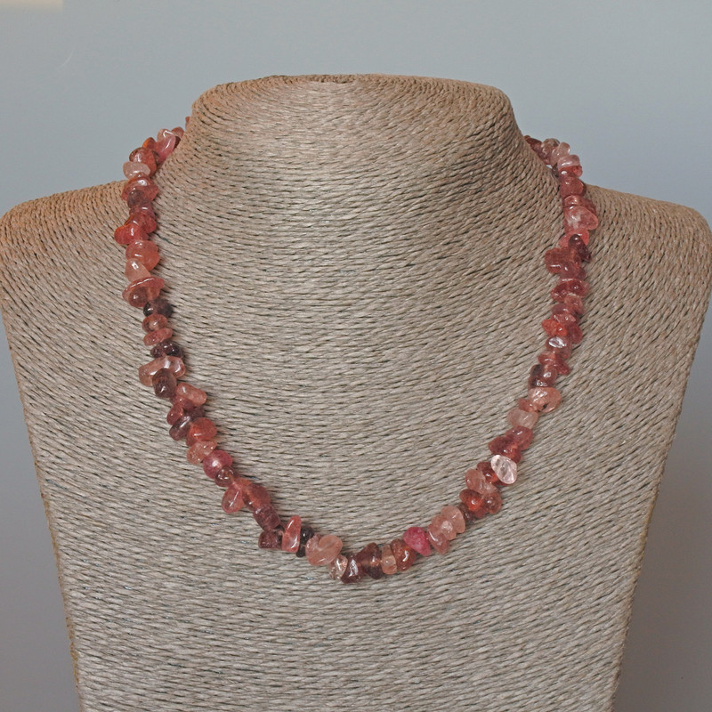 Strawberry Quartz Beaded Necklace, natural stone chips, 8x3 mm, length 45 cm