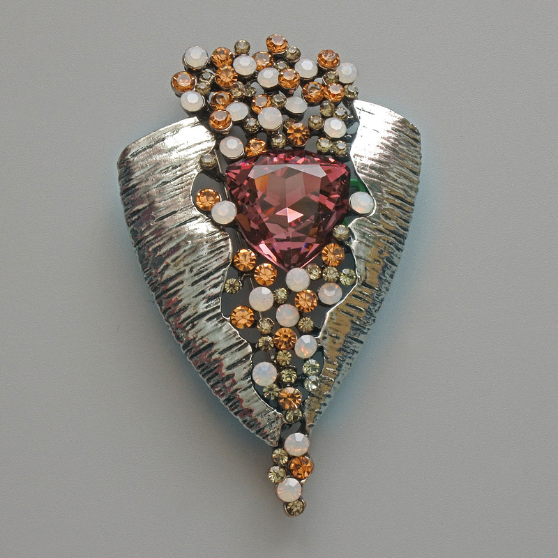 Accent brooch-pendant with pink crystal, black, white and yellow rhinestones, silver-tone metal 41x65mm